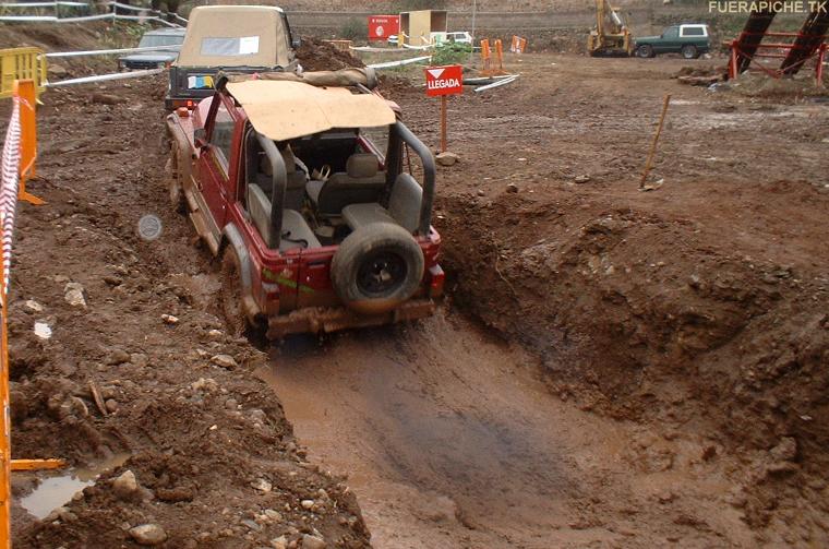 4x4 en charco de barro 4x4